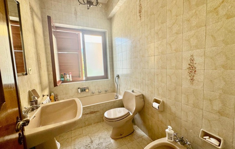 Bifamiliare in vendita a Massa