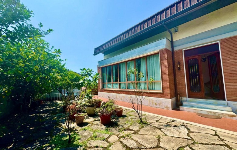 Bifamiliare in vendita a Massa