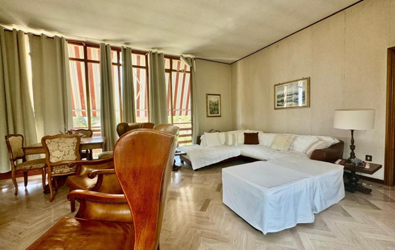 Bifamiliare in vendita a Massa