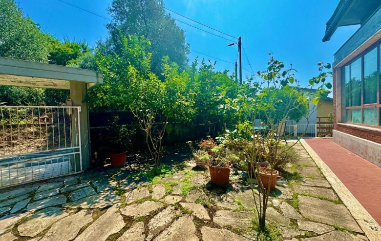 Bifamiliare in vendita a Massa