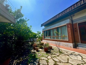 Bifamiliare in vendita a Massa