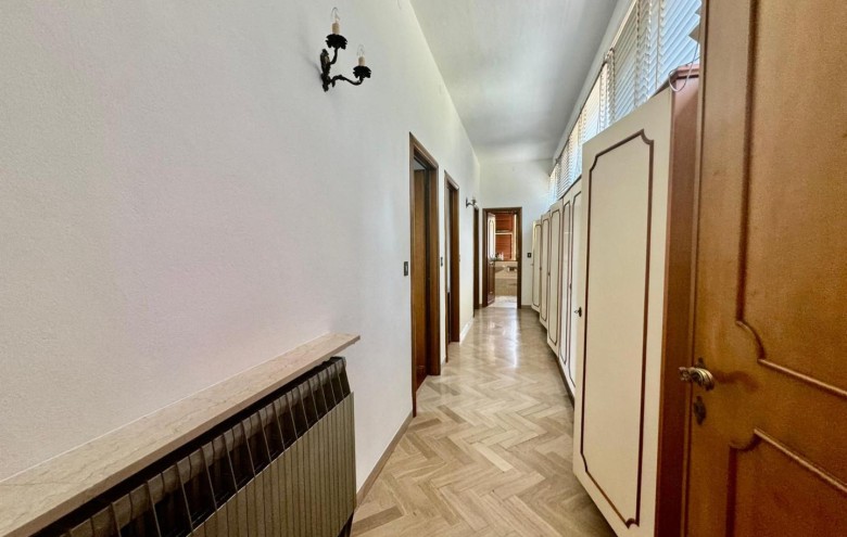 Bifamiliare in vendita a Massa