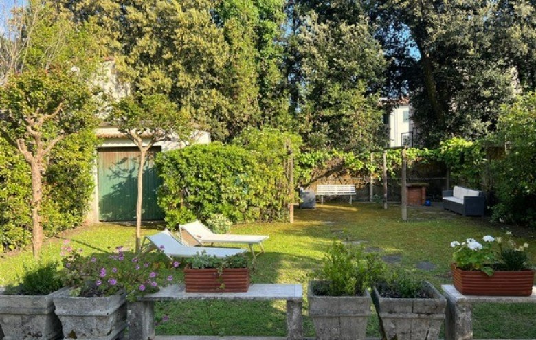 Villa singola in affitto a Pietrasanta