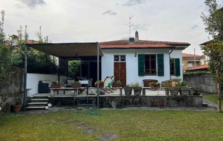 Villa singola in affitto a Pietrasanta