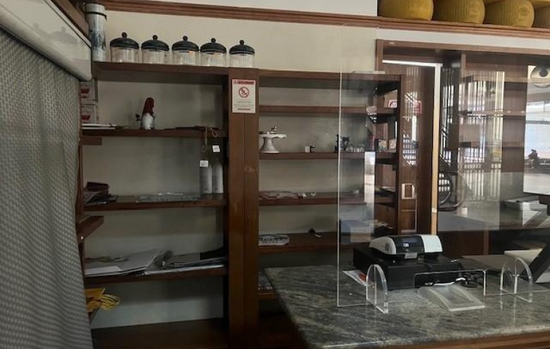 Fondo Commerciale in vendita a Massa