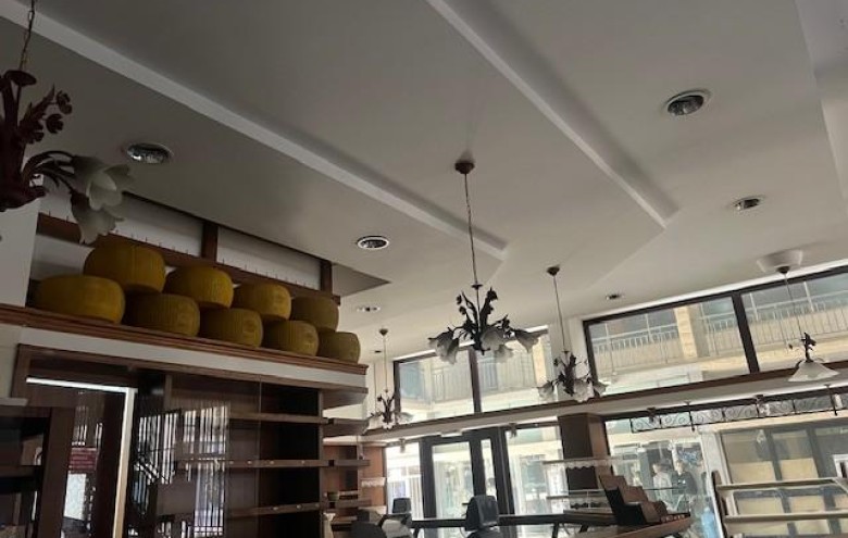 Fondo Commerciale in vendita a Massa