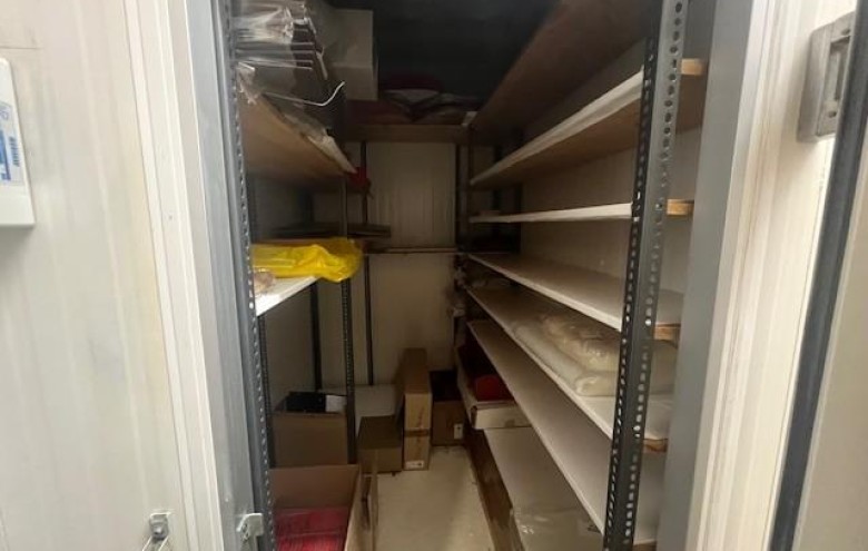 Fondo Commerciale in vendita a Massa