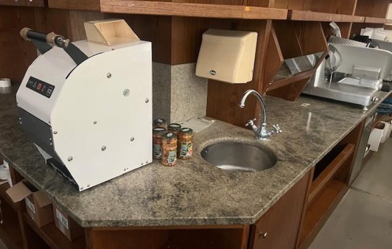 Fondo Commerciale in vendita a Massa