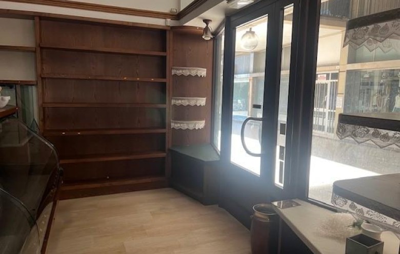 Fondo Commerciale in vendita a Massa