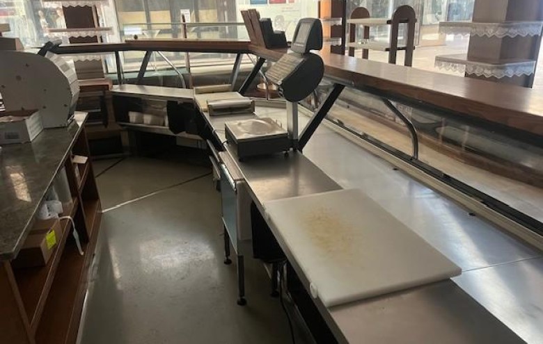 Fondo Commerciale in vendita a Massa