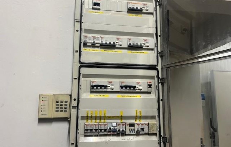 Fondo Commerciale in vendita a Massa