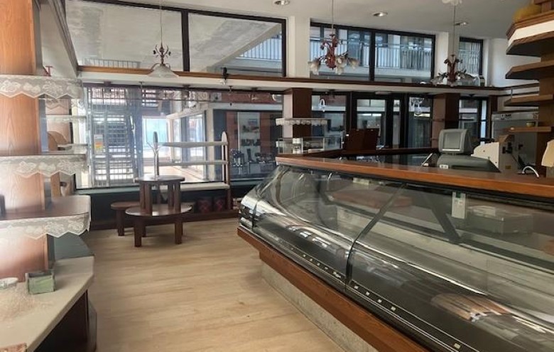 Fondo Commerciale in vendita a Massa