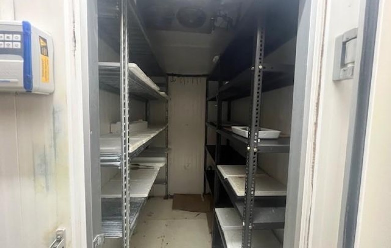 Fondo Commerciale in vendita a Massa