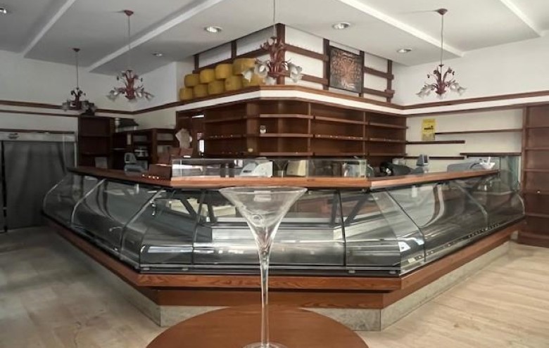 Fondo Commerciale in vendita a Massa