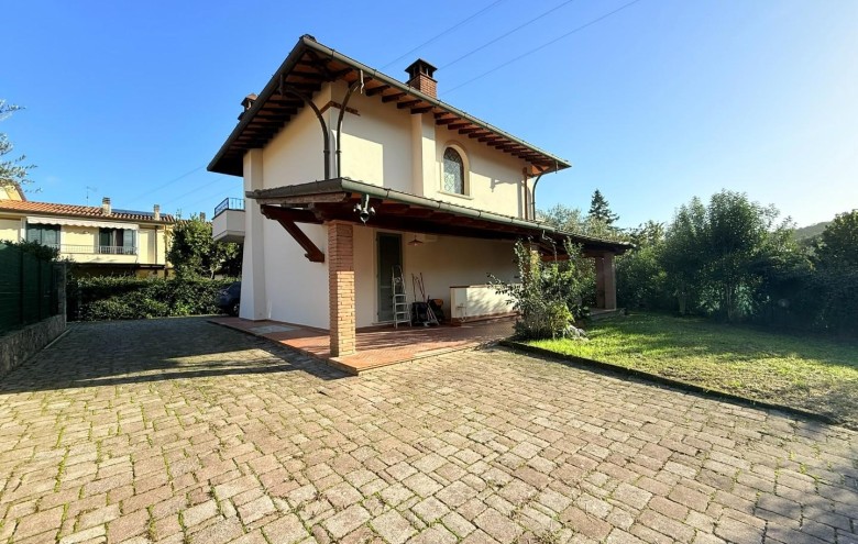 Villa singola in vendita a Massa
