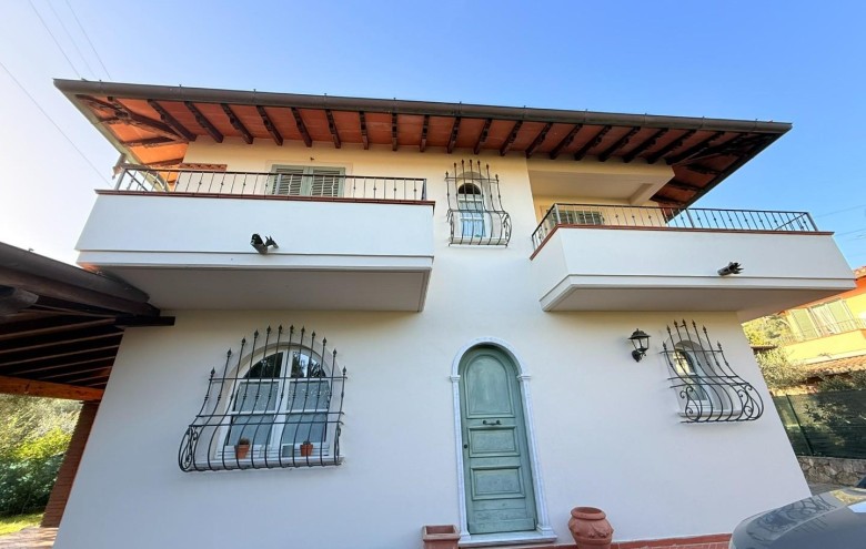 Villa singola in vendita a Massa