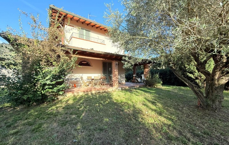 Villa singola in vendita a Massa