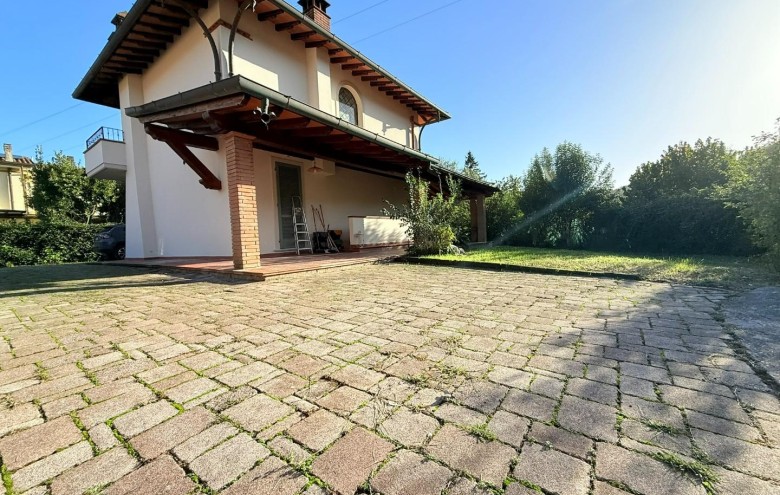 Villa singola in vendita a Massa