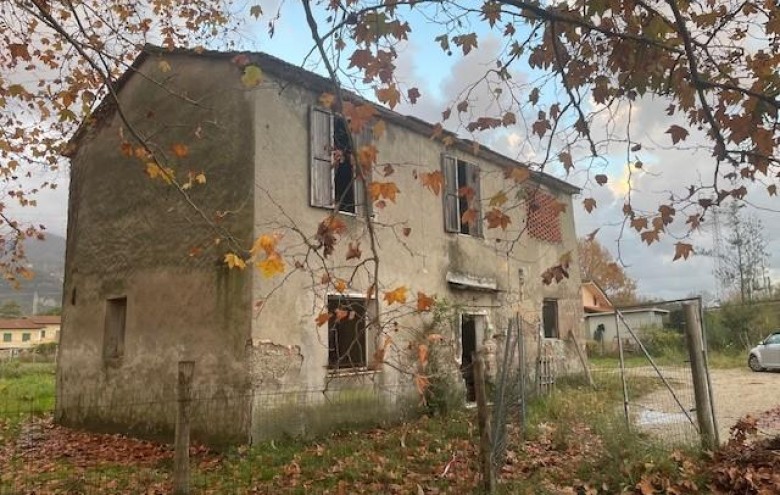 Casa semi indipendente in vendita a Massa