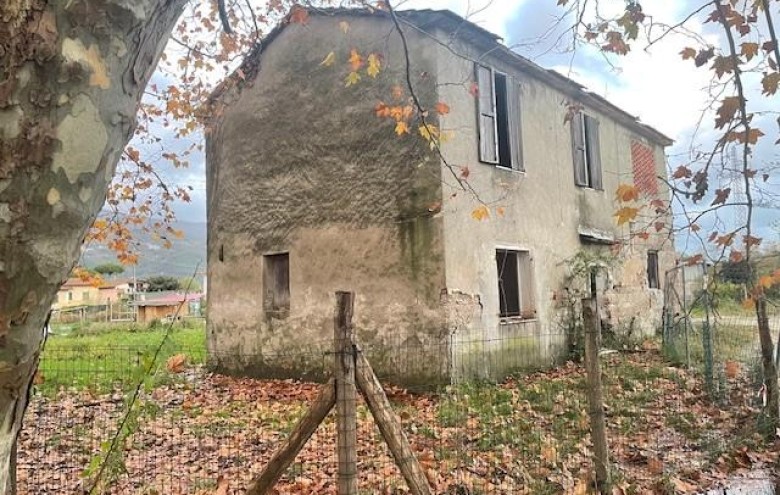 Casa semi indipendente in vendita a Massa