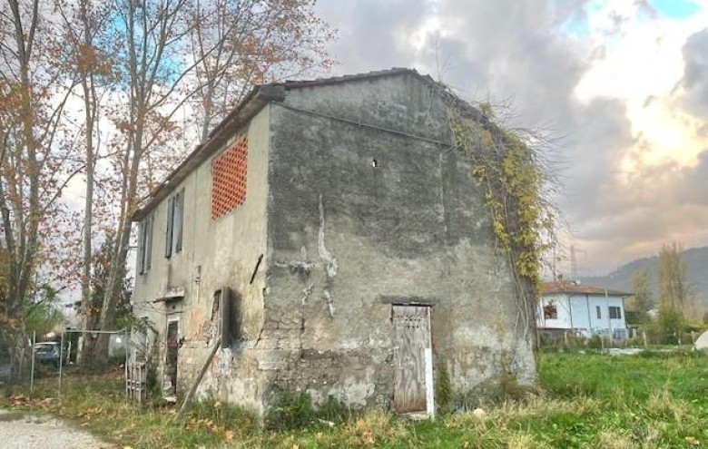 Casa semi indipendente in vendita a Massa