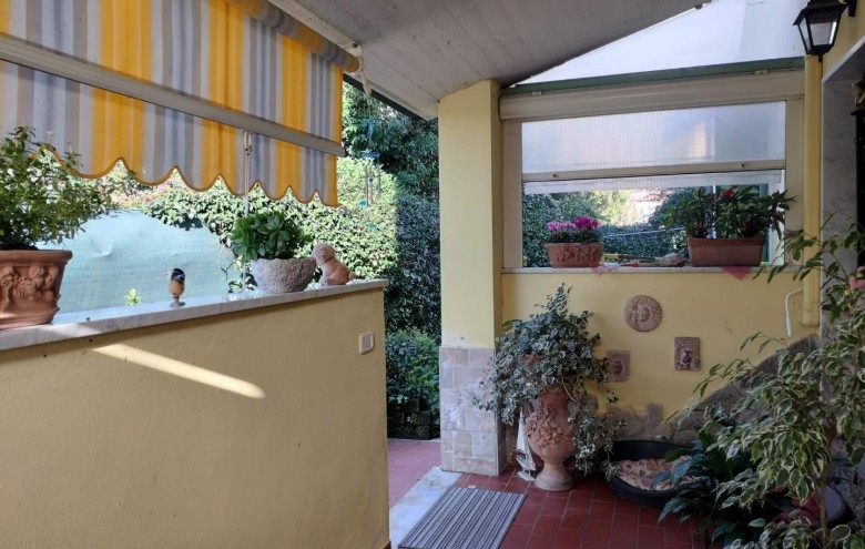 Appartamento in vendita a Montignoso