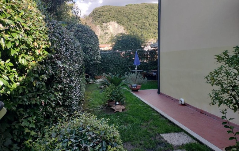 Appartamento in vendita a Montignoso