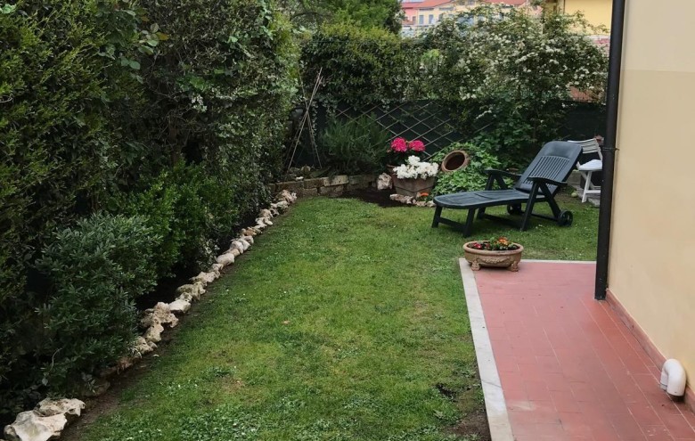 Appartamento in vendita a Montignoso