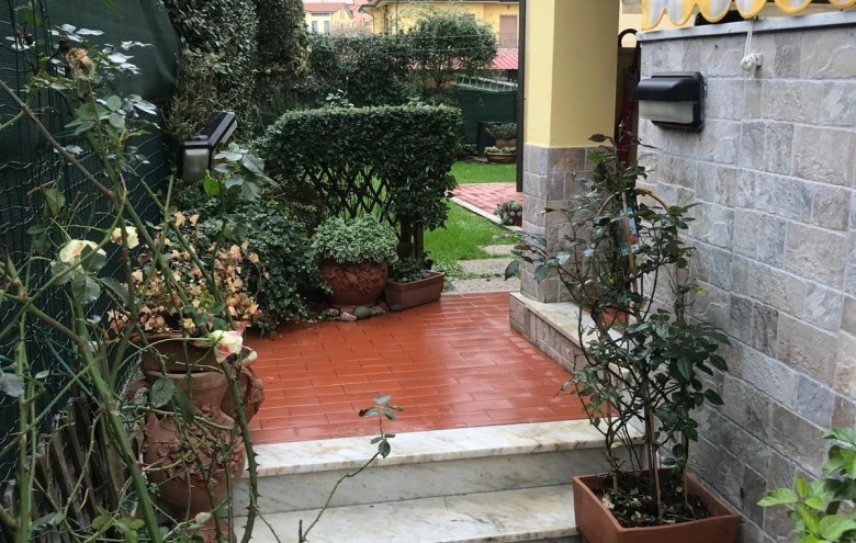 Appartamento in vendita a Montignoso