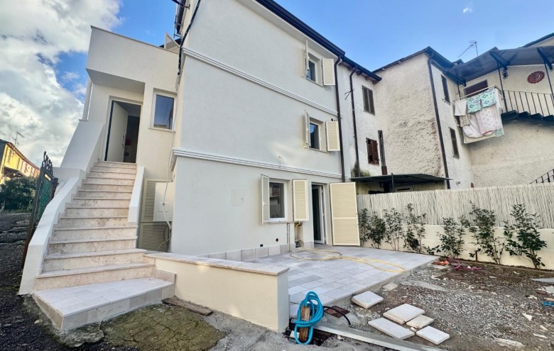 Terratetto in vendita a Massa