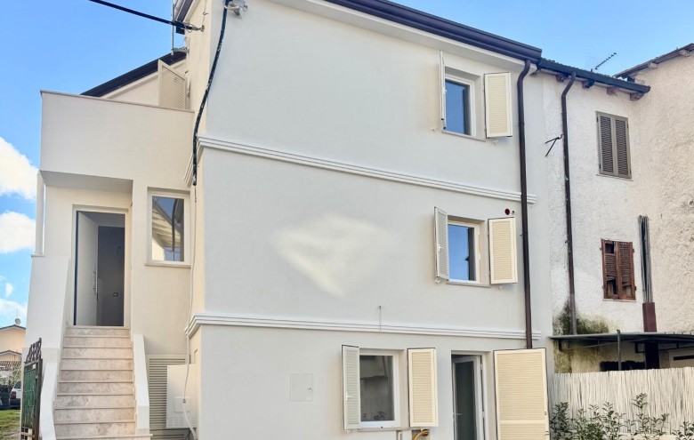 Terratetto in vendita a Massa