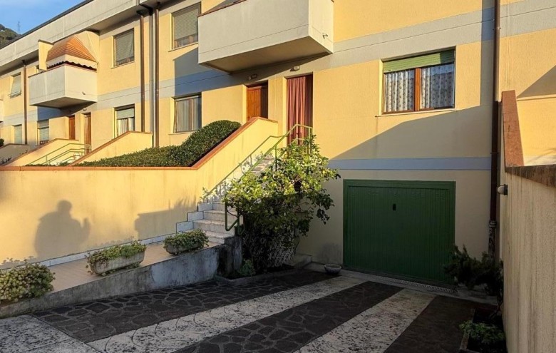 Villetta a schiera in vendita a Massa