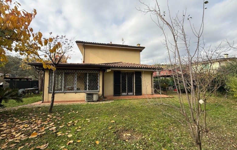 Villa singola in vendita a Massa