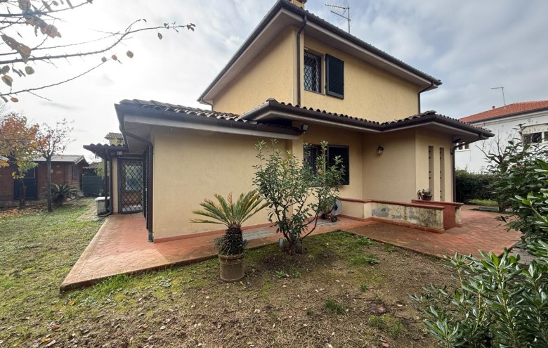 Villa singola in vendita a Massa