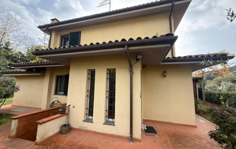 Villa singola in vendita a Massa