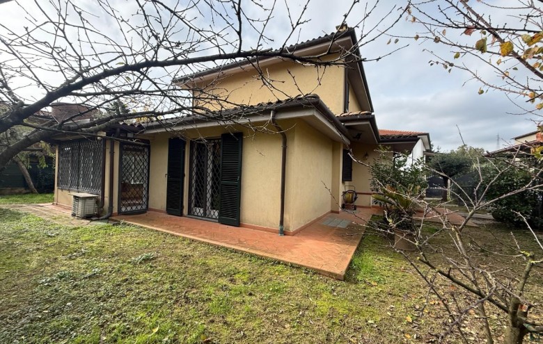 Villa singola in vendita a Massa