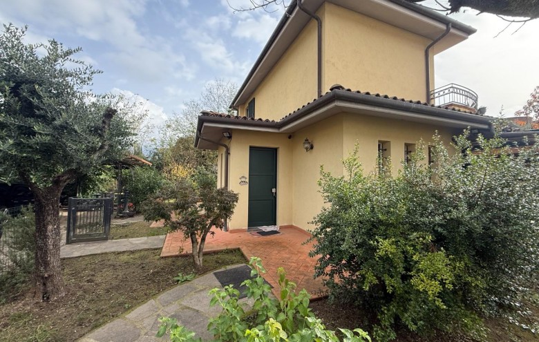 Villa singola in vendita a Massa