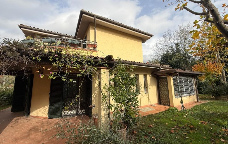 Villa singola in vendita a Massa