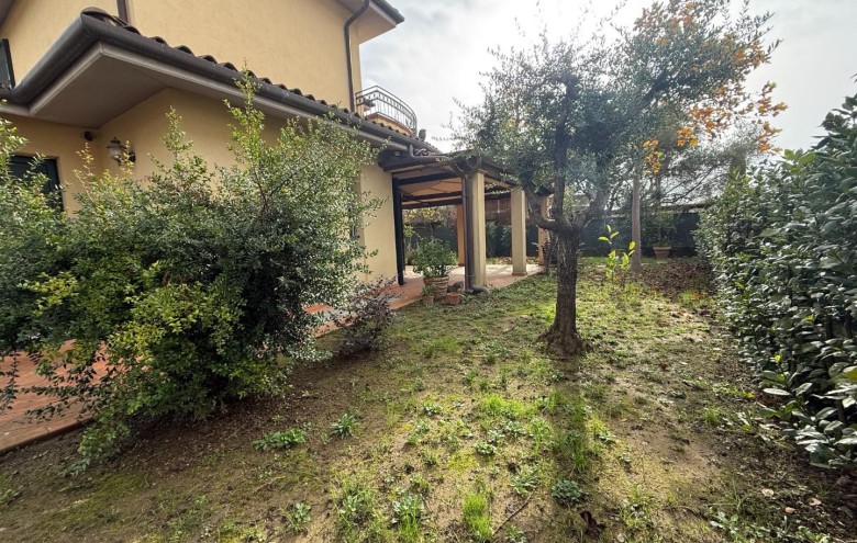 Villa singola in vendita a Massa