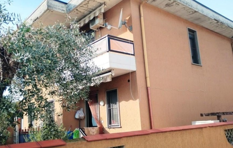 Bifamiliare in vendita a Massa