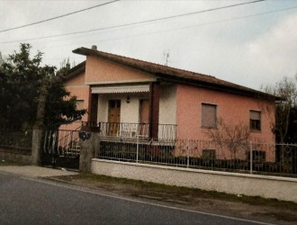 Villa singola in vendita a Poveromo