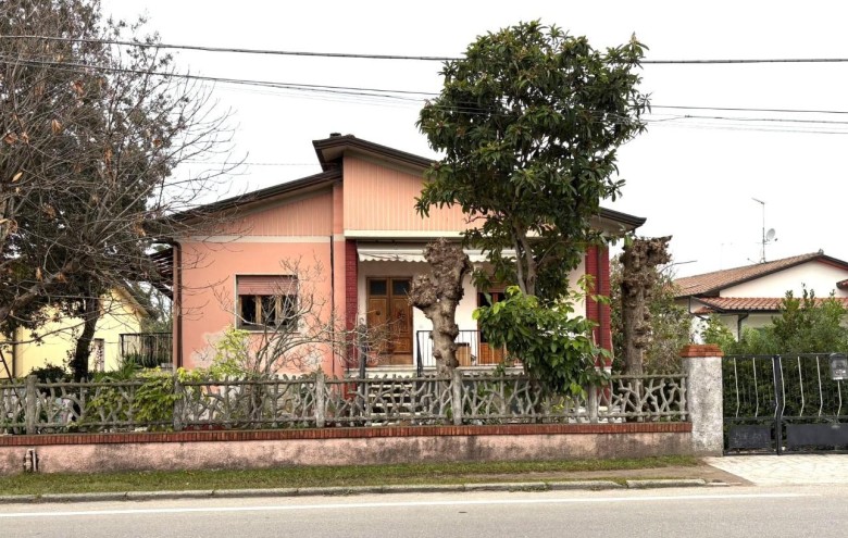 Villa singola in vendita a Massa