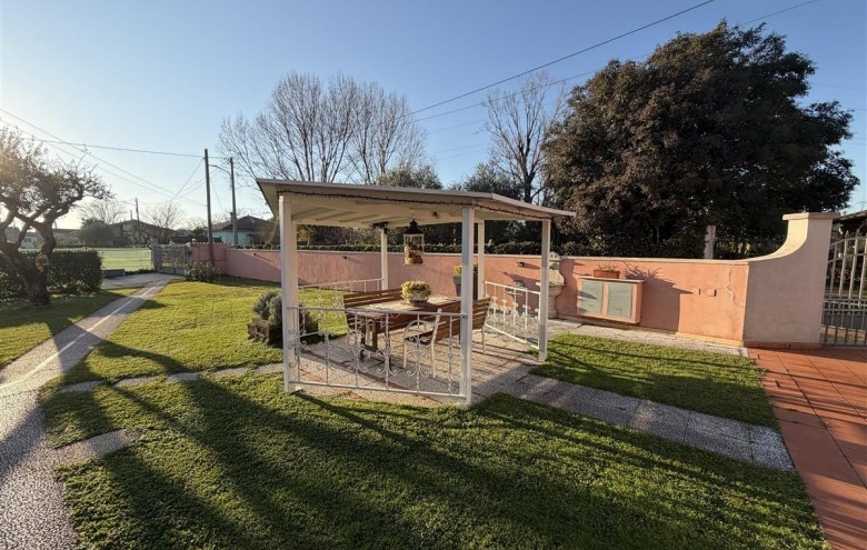 Villa singola in vendita a Massa