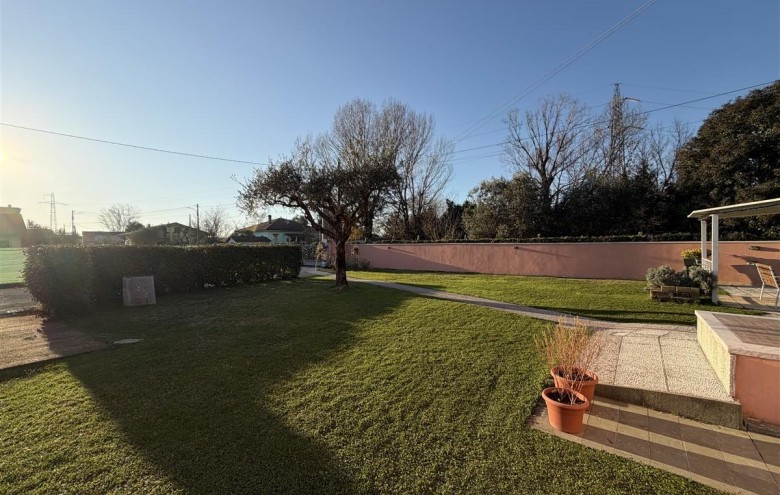 Villa singola in vendita a Massa