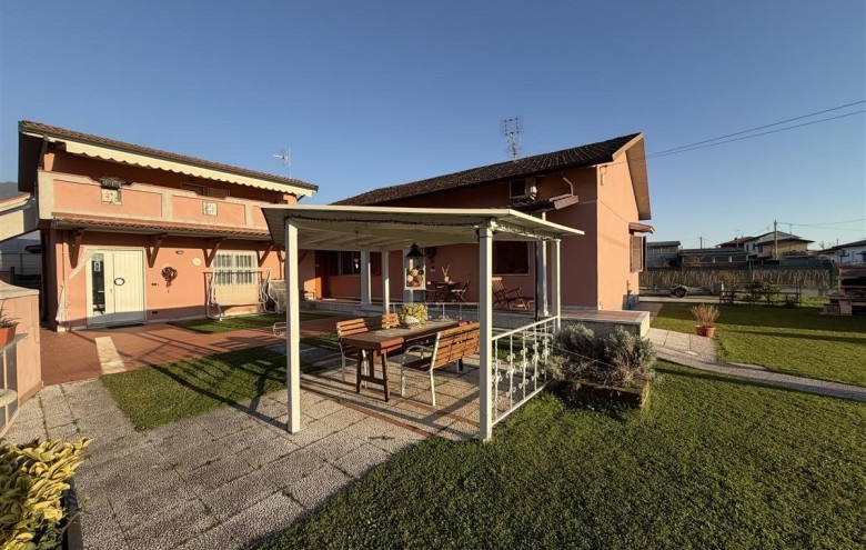 Villa singola in vendita a Massa
