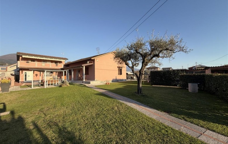 Villa singola in vendita a Massa