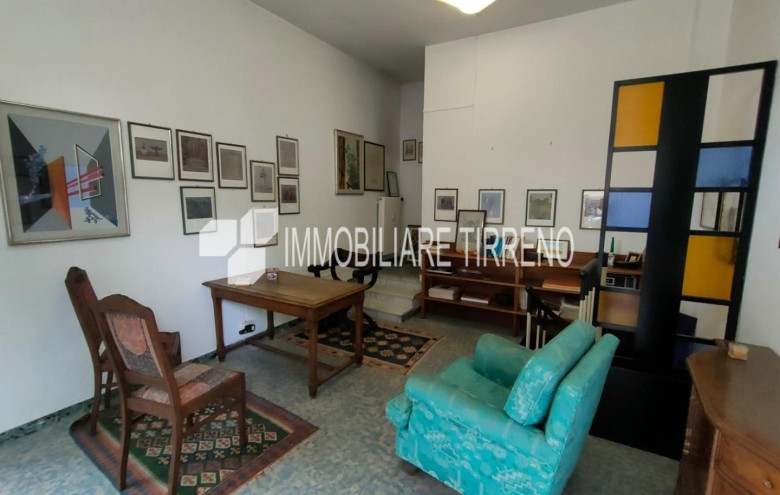 Ufficio in affitto a Massa