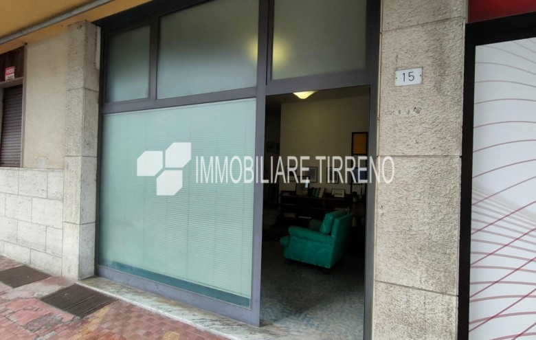 Ufficio in affitto a Massa