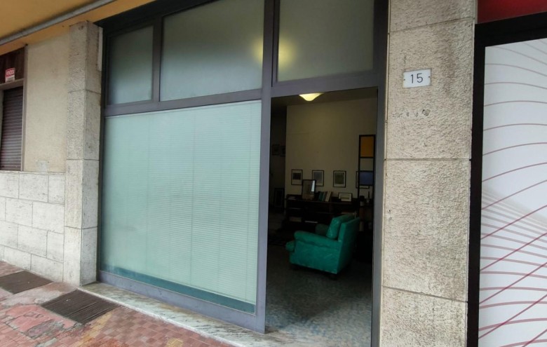 Ufficio in affitto a Massa