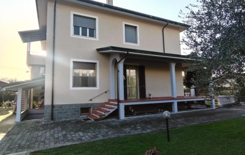Villa singola in vendita a Massa